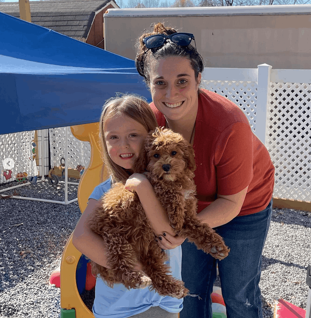 Familia feliz con Kira