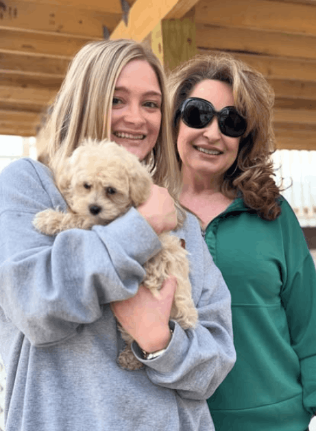 Familia feliz con Luna