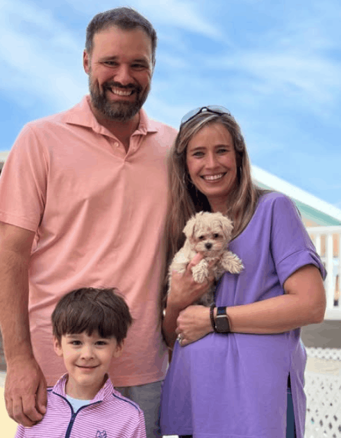 Familia feliz con Thor